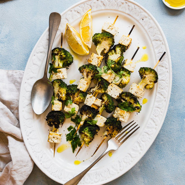 Brokkoli- und Tofu-Spieße